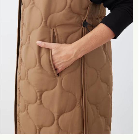 Quilted warm vest. Gift someone u love, stylish Soft light warm when u  need it - Picture 7 of 16